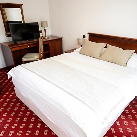 Hotel Zvezda Murska Sobota Buitenkant foto