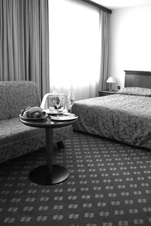 Hotel Zvezda Murska Sobota Buitenkant foto