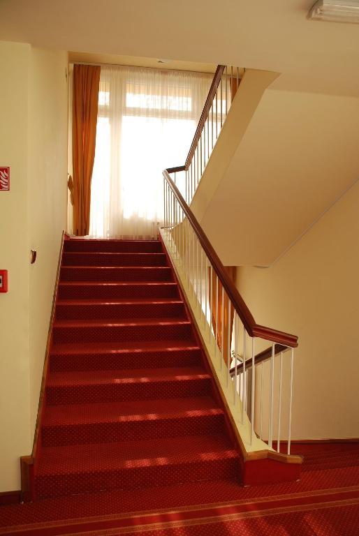 Hotel Zvezda Murska Sobota Buitenkant foto